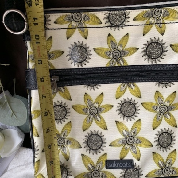 Sakroots Sunflower Crossbody and Wallet - Picture 4 of 16
